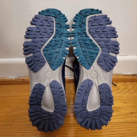 Lightweight Waterproof Running Shoes (US 6) - Picture 3 of 3
